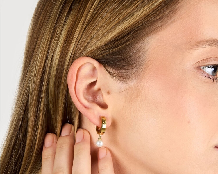 Kolczyki ze stali szlachetnej z perłami - logo Karl Lagerfeld