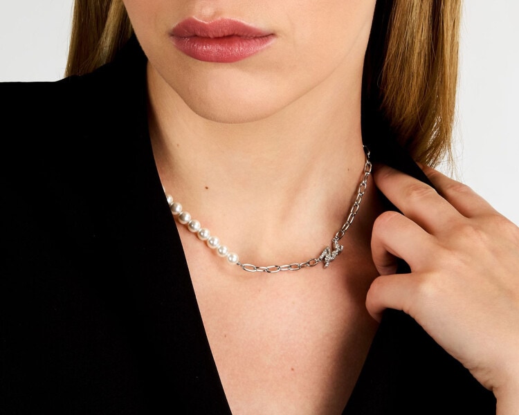 Naszyjnik ze stali szlachetnej z perłami i cyrkoniami - logo Karl Lagerfeld