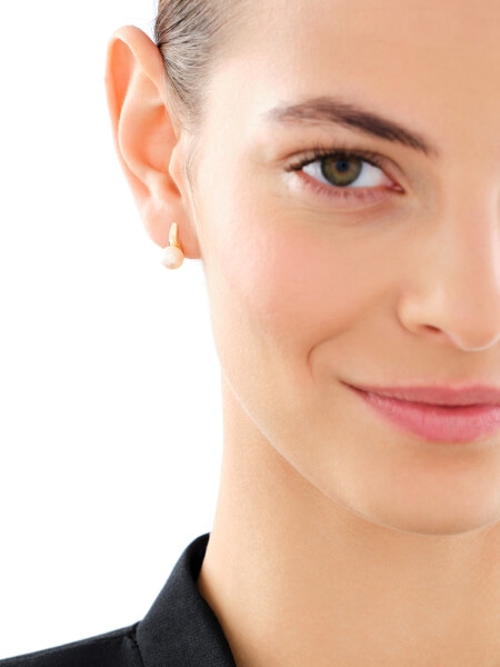 Złote kolczyki z perłą