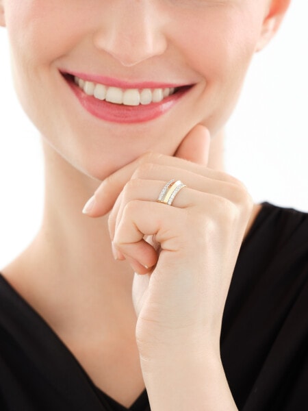 Złoty pierścionek z cyrkoniami