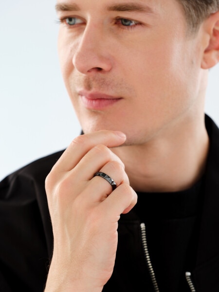 Stříbrný prsten se spinely