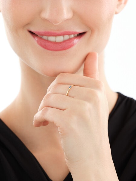 Złoty pierścionek z cyrkoniami