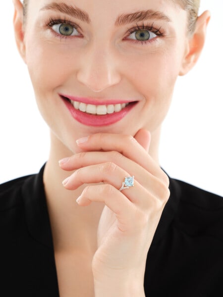 Zlatý prsten s diamanty a s topazem Sky Blue - ryzost 585