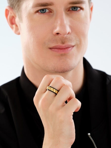 Obrączka ze stali szlachetnej