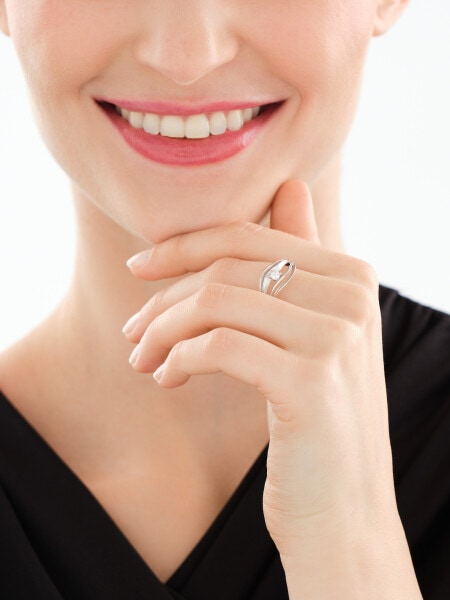 Pierścionek srebrny z cyrkonią