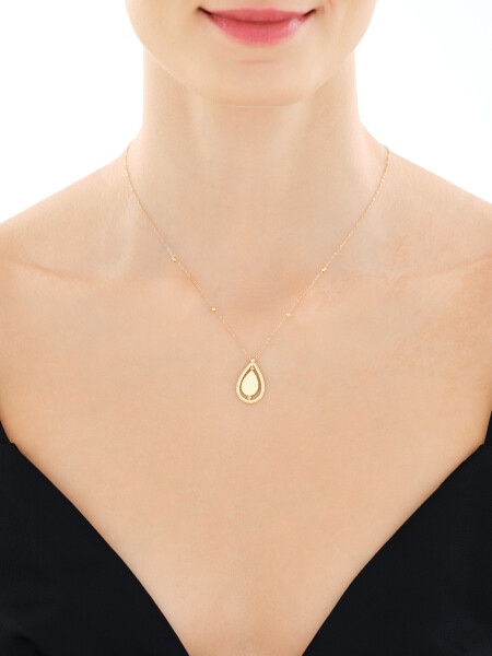 Złoty naszyjnik z onyksem syntetycznym