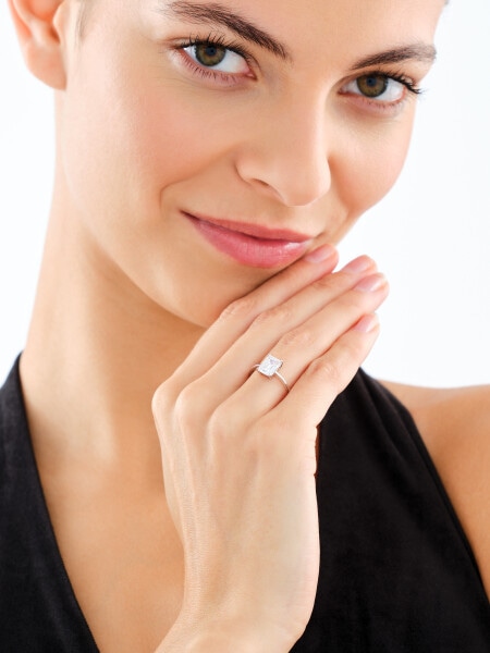 Pierścionek srebrny z cyrkonią
