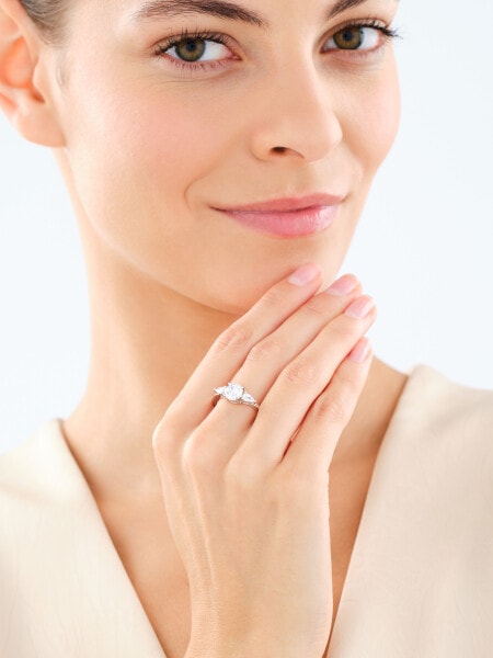 Pierścionek srebrny z cyrkoniami