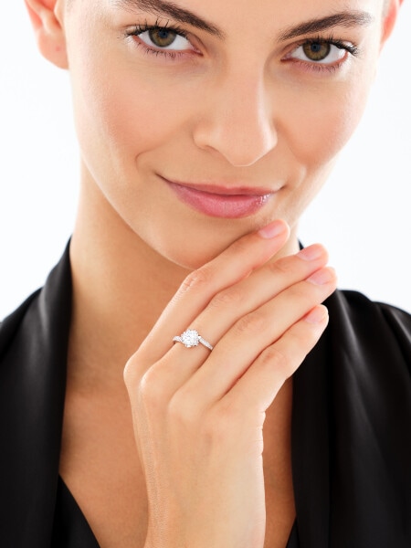 Pierścionek srebrny z cyrkoniami