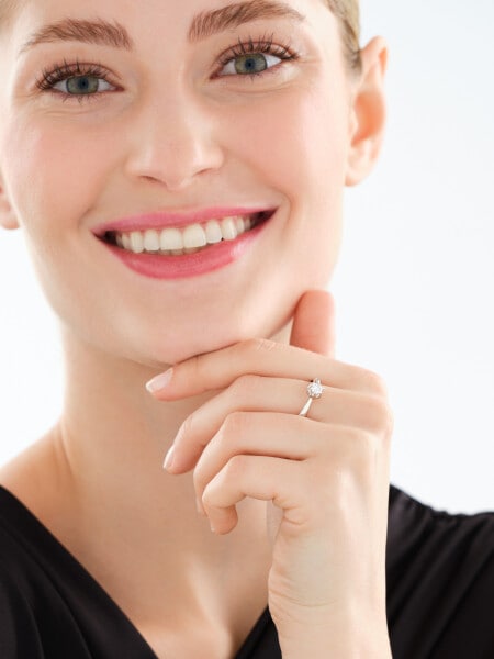 Pierścionek srebrny z cyrkonią