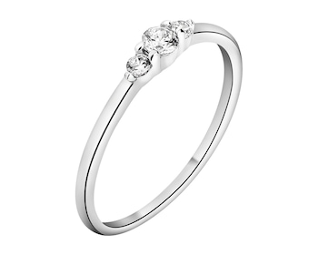 Stříbrný prsten se zirkony