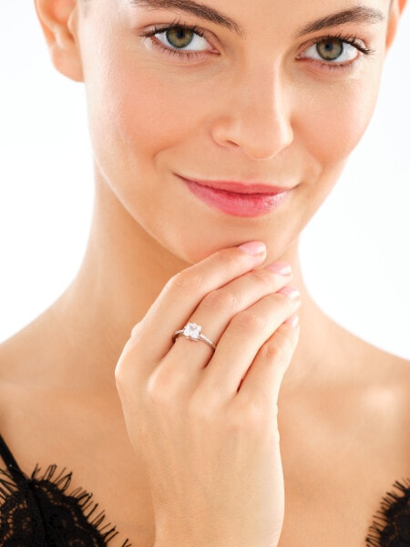 Stříbrný prsten se zirkony