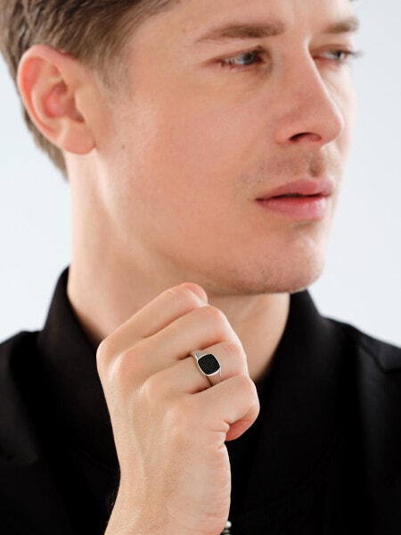 Stříbrný pečetní prsten se spinely