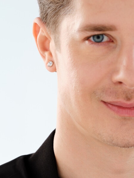 Stříbrná kusová náušnice se skleněným detailem