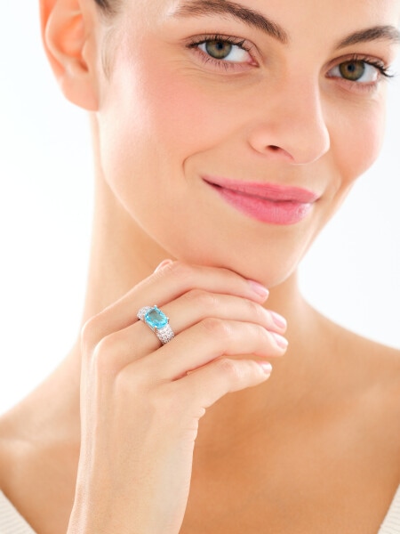 Pierścionek z mosiądzu rodowany z cyrkoniami i szklanym detalem