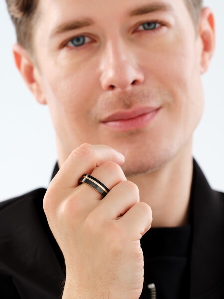 Obrączka ze stali szlachetnej