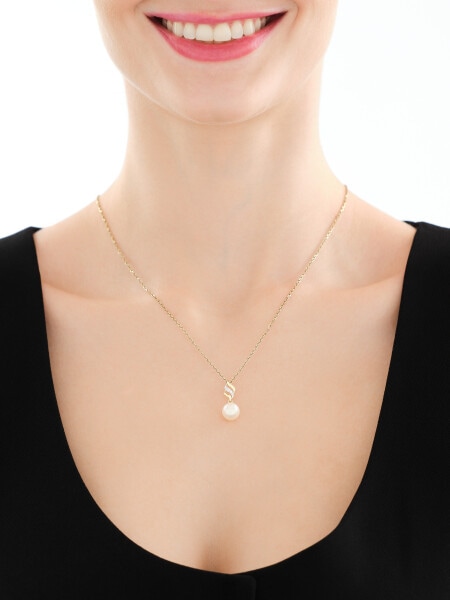 Zlatý přívěsek s brilianty a perlou - ryzost 585