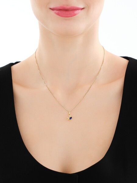 Zawieszka z żółtego złota z diamentami i szafirem syntetycznym - Rak - próba 375