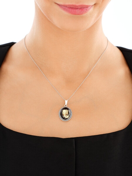 Stříbrný přívěsek s jantarem - kamej