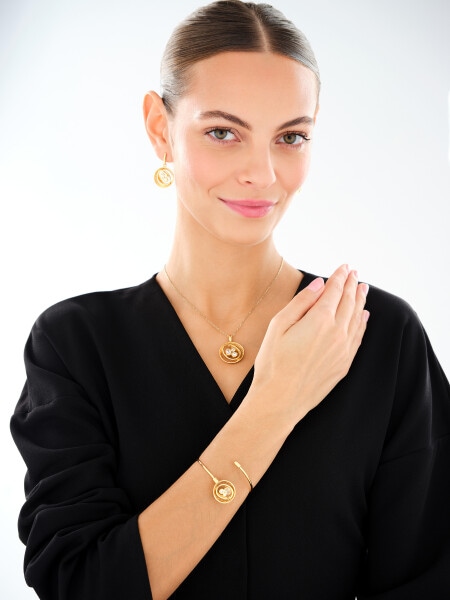 Pozlacený stříbrný přívěsek se zirkony - kruh