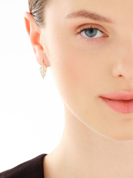 Kolczyki z żółtego złota z diamentami - piórka - 0,05 ct - próba 375