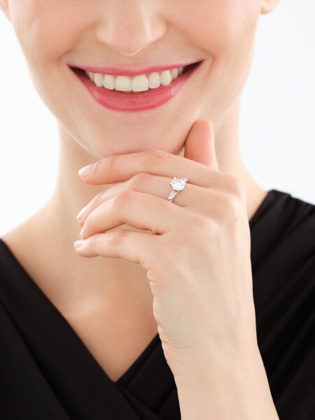 Stříbrný prsten se zirkony