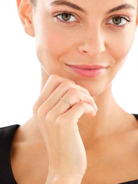 Zlatý prsten se zirkony