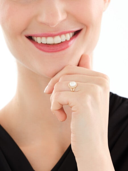 Złoty pierścionek z perłą i cyrkoniami