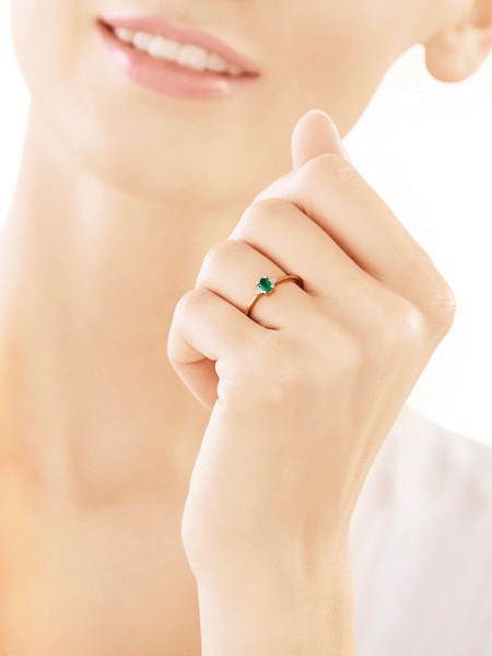 Pierścionek z żółtego złota z diamentami i szmaragdem - próba 585