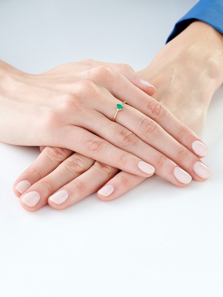 Pierścionek z żółtego złota z diamentami i szmaragdem - próba 585