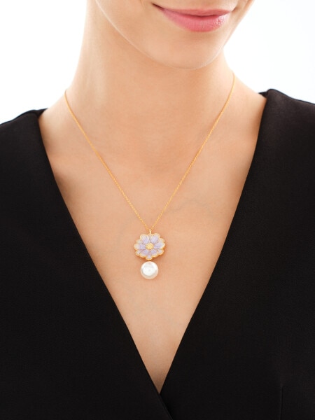 Pozlacený náhrdelník z mosazi s detaily z křišťálové pryskyřice a perlou - květ