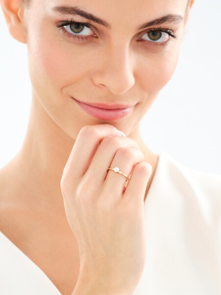 Złoty pierścionek z cyrkoniami