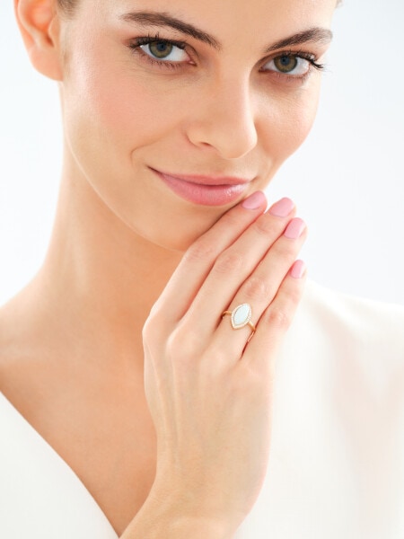 Złoty pierścionek z opalitem i cyrkoniami