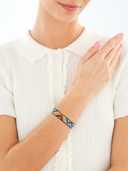 Bransoletka z elementami z mosiądzu rodowanego i szklanymi koralikami