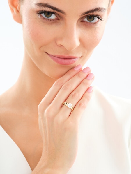 Złoty pierścionek z cyrkonią