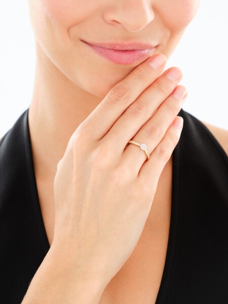 Pierścionek z żółtego i białego złota z diamentami - 0,13 ct - próba 585