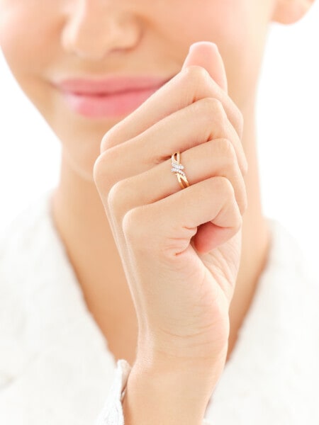 Zlatý prsten s brilianty - 0,04 ct - ryzost 585