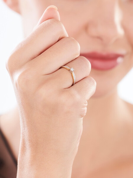 Prsten ze žlutého zlata s briliantem - 0,03 ct - ryzost 585