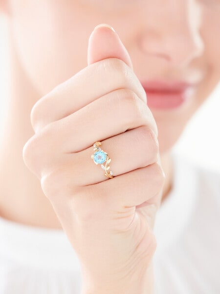 Pierścionek z żółtego złota z diamentami i topazem - liście - próba 585