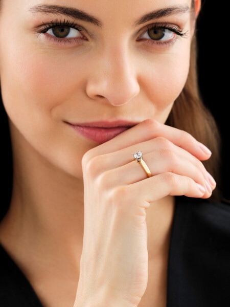 585  Ring with Diamond - 0,70 ct - fineness 750