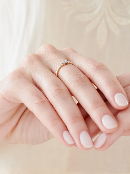 Pierścionek z żółtego złota z diamentami - 0,06 ct - próba 585