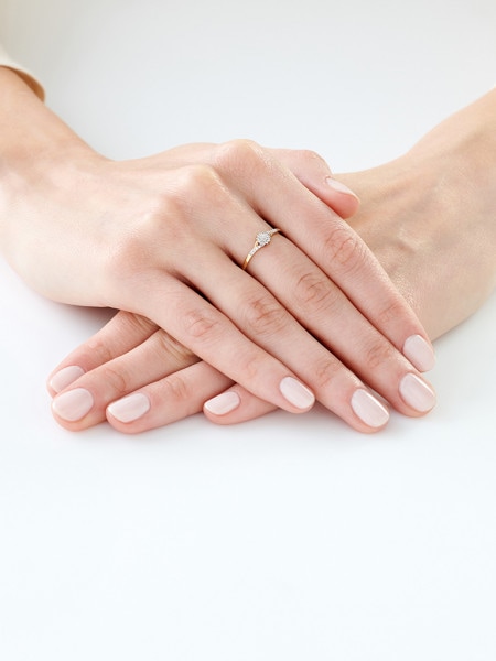 Pierścionek z żółtego złota z diamentami - 0,06 ct - próba 585