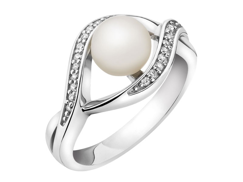 Ring with pearl and cubic zirconias