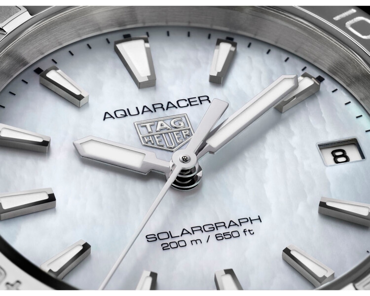TAG Heuer Aquaracer Professional 200 Solargraph