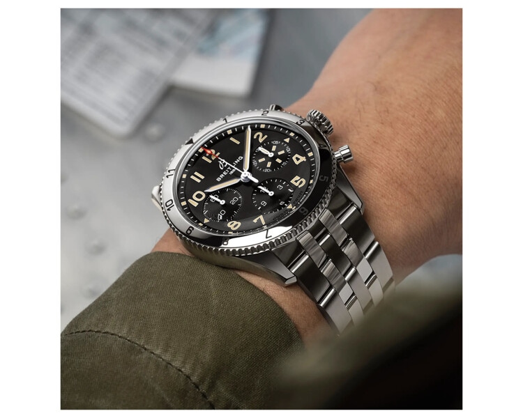 Breitling Classic Avi Chronograph 42 P-51 Mustang