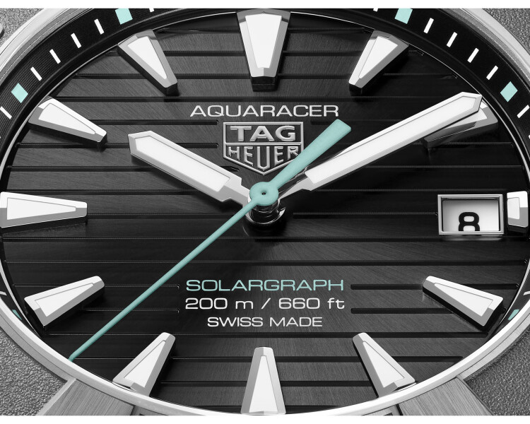 TAG Heuer Aquaracer Professional 200 Solargraph