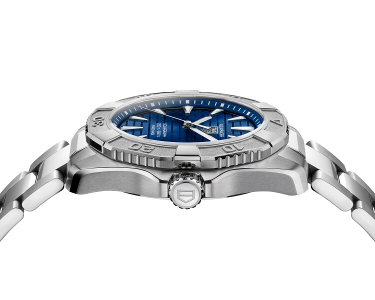 TAG Heuer Aquaracer Professional 200 Solargraph