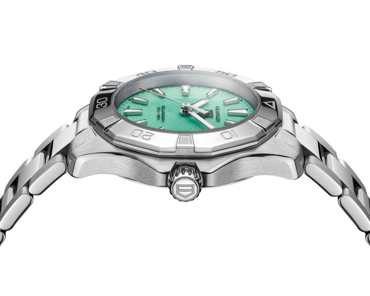 TAG Heuer Aquaracer Professional 200 Solargraph